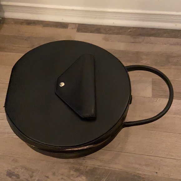 Sale❣️ NWOT Lionel Circular Black Handbag - Picture 3 of 4